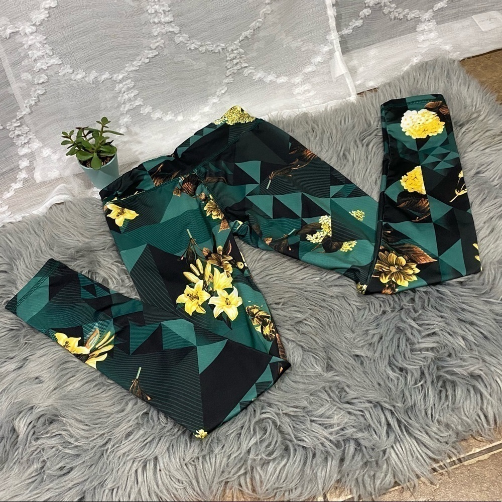 Energie size S floral print green yoga pants